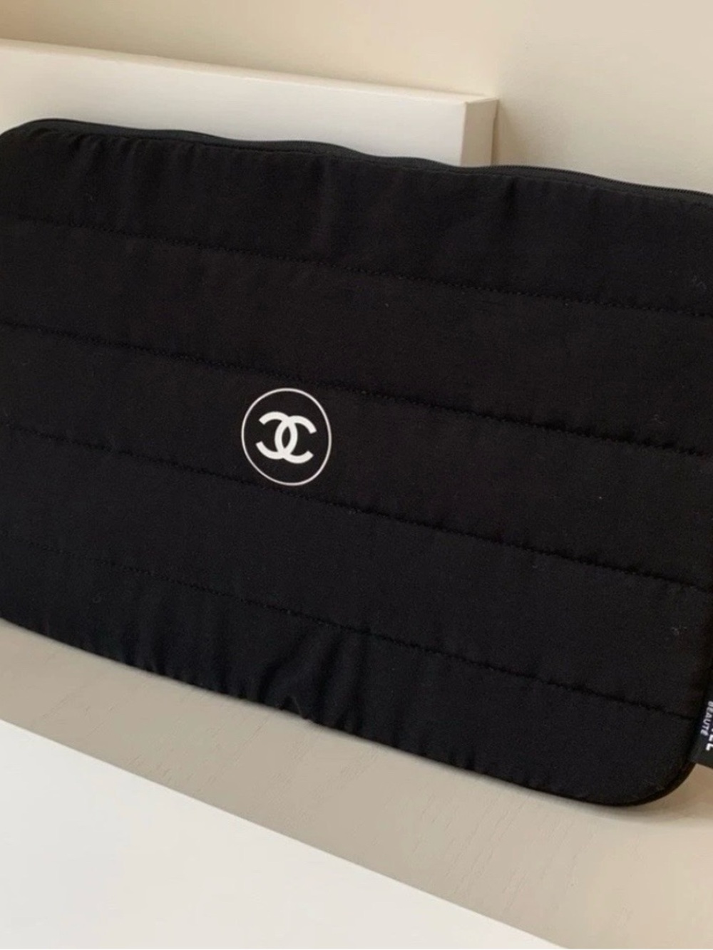 BEAUTE Black Quilted Laptop Case